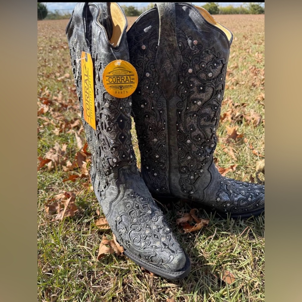Corral Women's Gray Embellished Western Boots